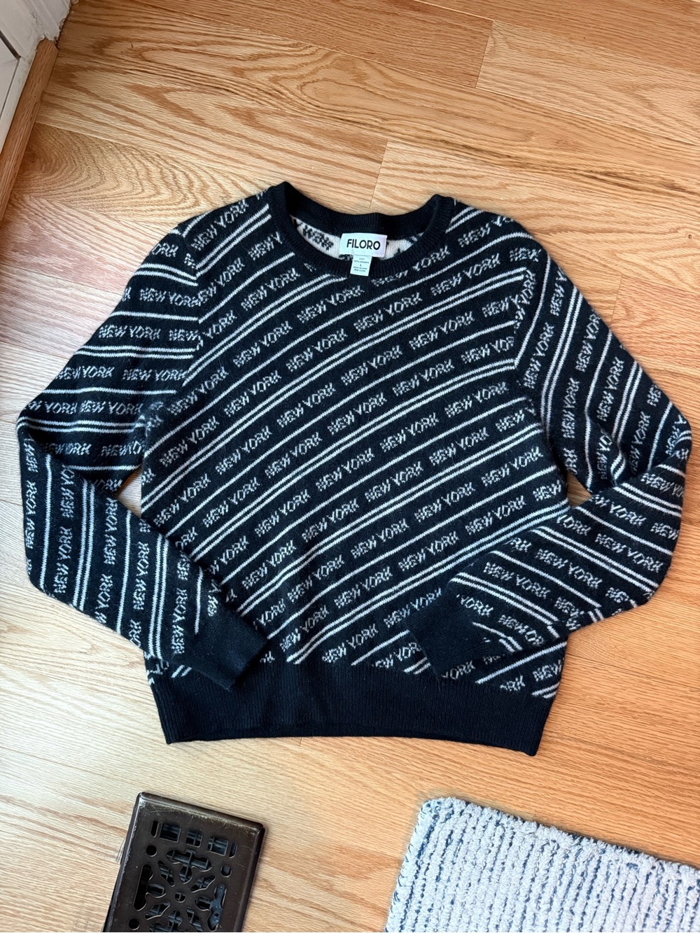 Filoro 2-Ply Cashmere New York Print Crewneck Sweater Black White Size L